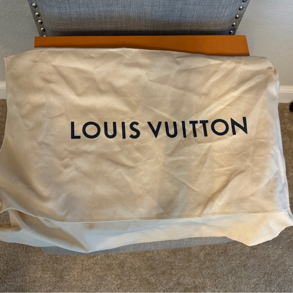 Gently Used Authentic Louis Vuitton Neo Noe MM in Monogram Black. - Picture 9 of 9